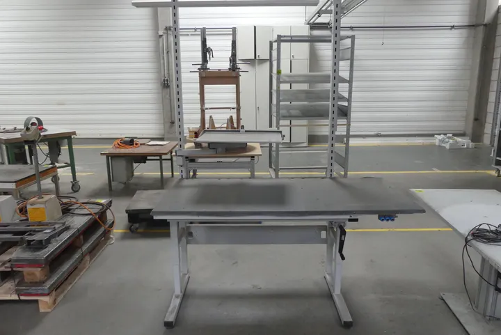 Arbeitstisch Maße in cm ca.: 160 x 78